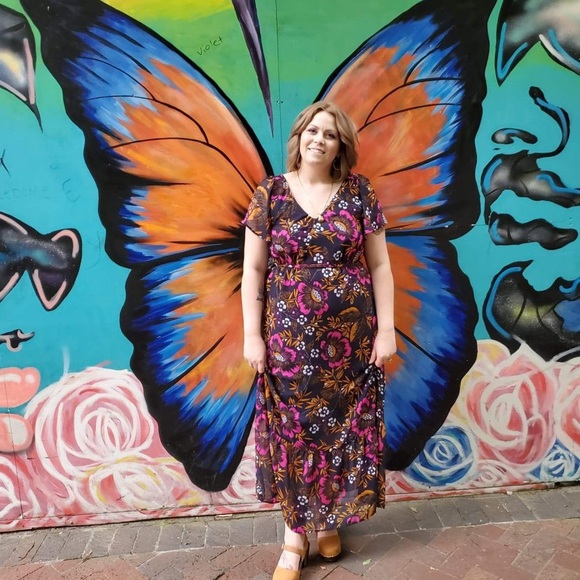 Meet your Posher, Paige - Picture 2 of 5